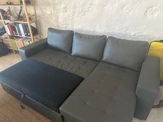Sofá cama de polipiel gris