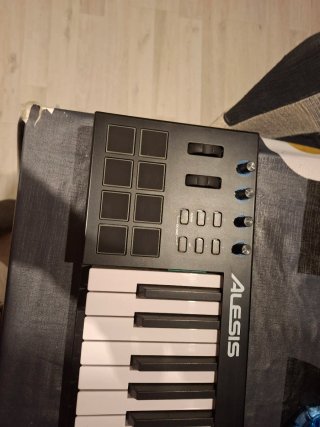 Teclado Alesis V49