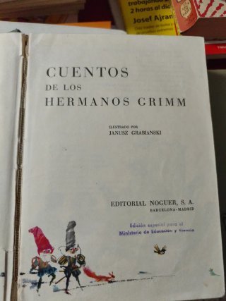 Cuentos, Hermanos Grimm y Hans Christian Andersen.