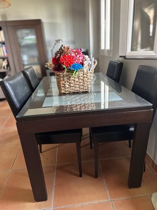 Mesa de comedor madera y cristal con 4 sillas