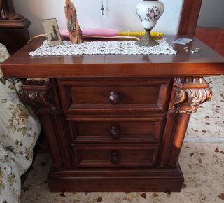 Letto matrimoniale in legno intagliato