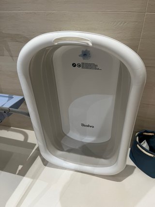 Parque infantil y trona IKEA mas bañera con patas