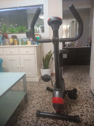 Bicicleta estática casi sin uso