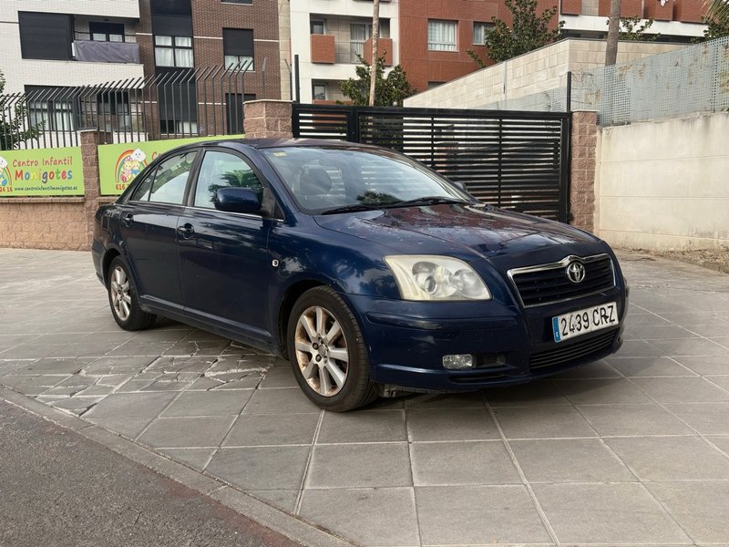 Toyota Avensis 2004 - foto 1