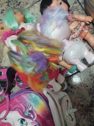 Dos muñecos Poopsie Unicornio