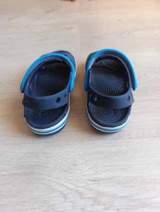 Crocs bebé talla 24 azul