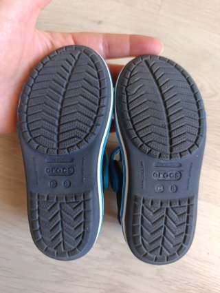Crocs bebé talla 24 azul