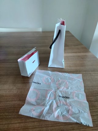 Bolsa, caja y papel seda Pandora