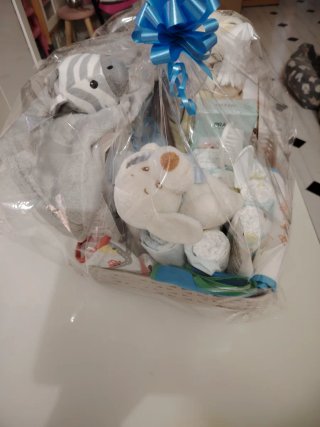 Cesta regalo bebé personalizada