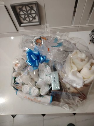 Cesta regalo bebé personalizada