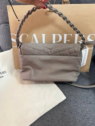 Bolso Scalpers gris acolchado