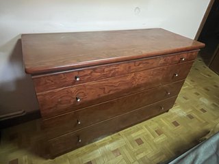 Aparador de madera con 4 cajones