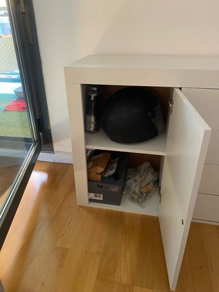 Mueble de salón blanco