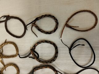 Lote 9 Pulseras Cuero Trenzado Marrón y Dorado
