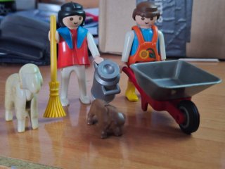 Playmobil granjero con accesorios