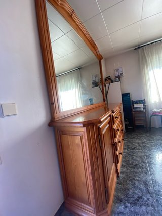Parador de pino macizo con espejo