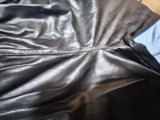 Pantalón polipiel negro Kiabi, talla S, Mujer