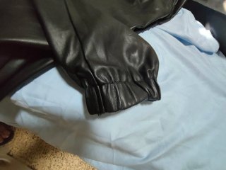 Pantalón polipiel negro Kiabi, talla S, Mujer