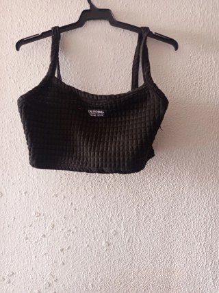 Top deportivo negro