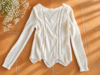 Jersey blanco de punto trenzado.  Talla M