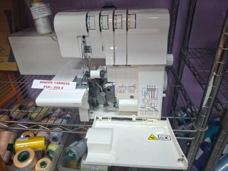 Remalladora Singer 14SH654 4 hilos