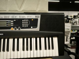 Teclado Yamaha 5 Octavas