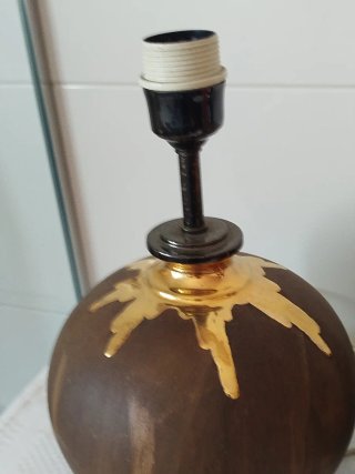 Lámparas de cerámica marrón y oro