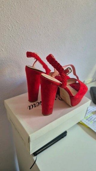 Tacones rojos de fiesta
