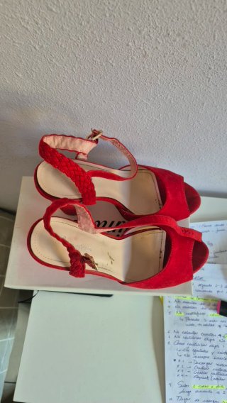 Tacones rojos de fiesta
