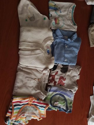 Lote Ropa Bebé 9-12 Meses + Babero para babas