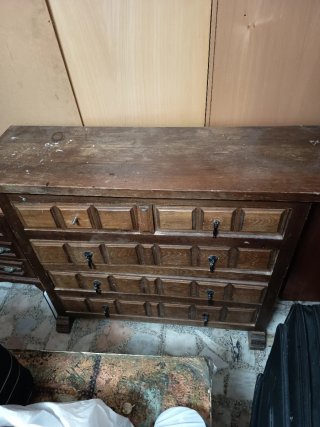 Cómoda antigua de madera
