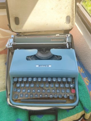 Máquina de escribir Olivetti Lettera 22
