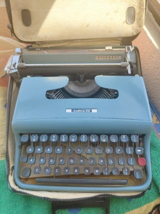 Máquina de escribir Olivetti Lettera 22