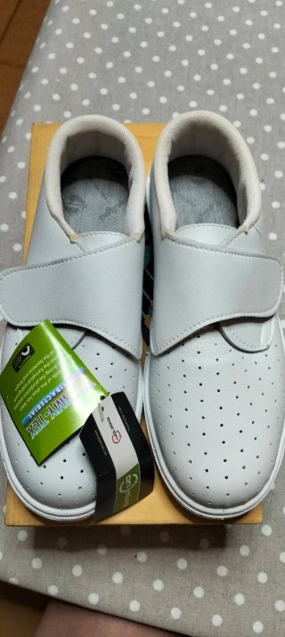 Zapato sanitario Maron blanco