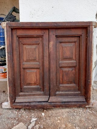 Ventana de madera antigua doble