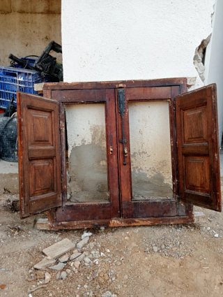 Ventana de madera antigua doble
