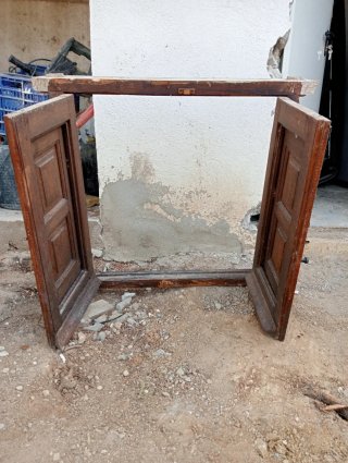 Ventana de madera antigua doble
