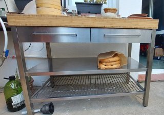 Mesa de trabajo cocina Ikea bambú y acero