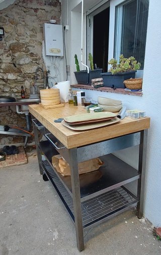 Mesa de trabajo cocina Ikea bambú y acero