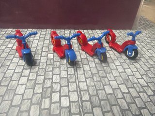 Playmobil 4 Patinetes Rojos y Azules