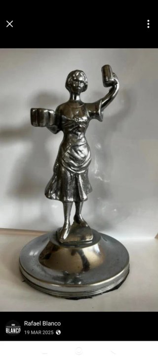 Figura antigua cúpula de grifo cervezas Cruz Campo