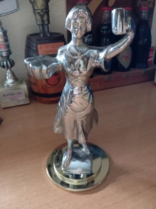 Figura antigua cúpula de grifo cervezas Cruz Campo
