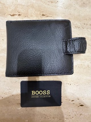 Cartera Piel BOSS Negra Dimensiones. 11X9.5cm