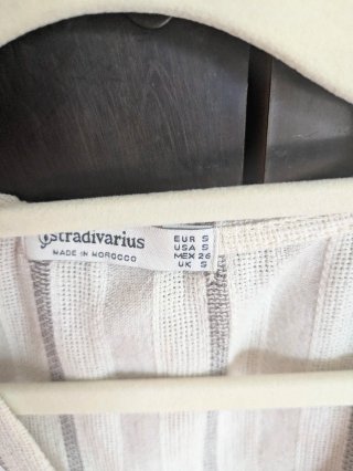 Blusa Stradivarius bordada Talla S