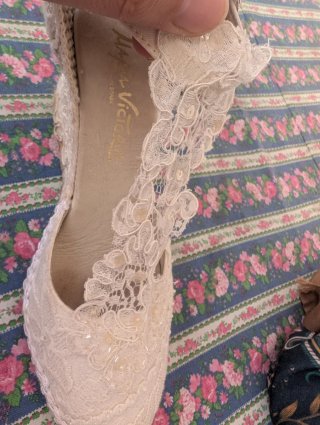 Cuñas blancas bordadas mujer