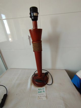 Lámparas de mesa varias.