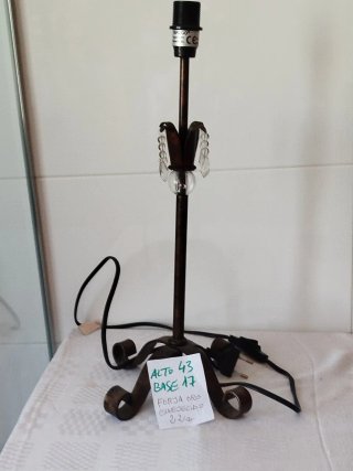 Lámparas de mesa varias.