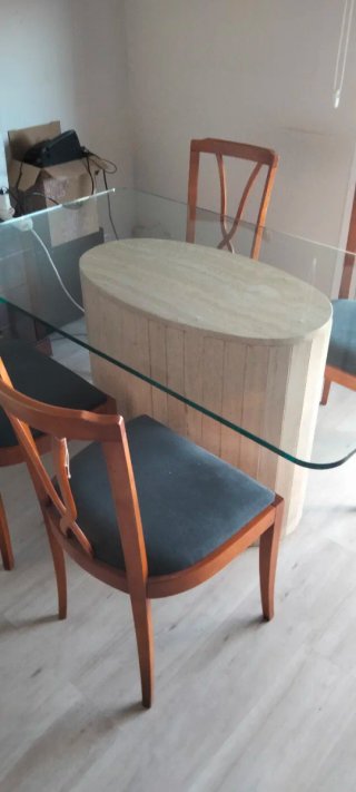 Mesa comedor cristal y 4 sillas madera y tapizado
