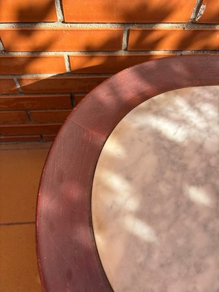 Mesita de centro de mármol y madera
