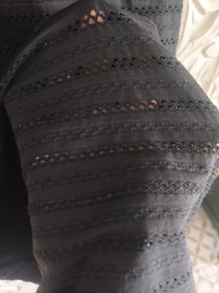 Vestido negro entallado